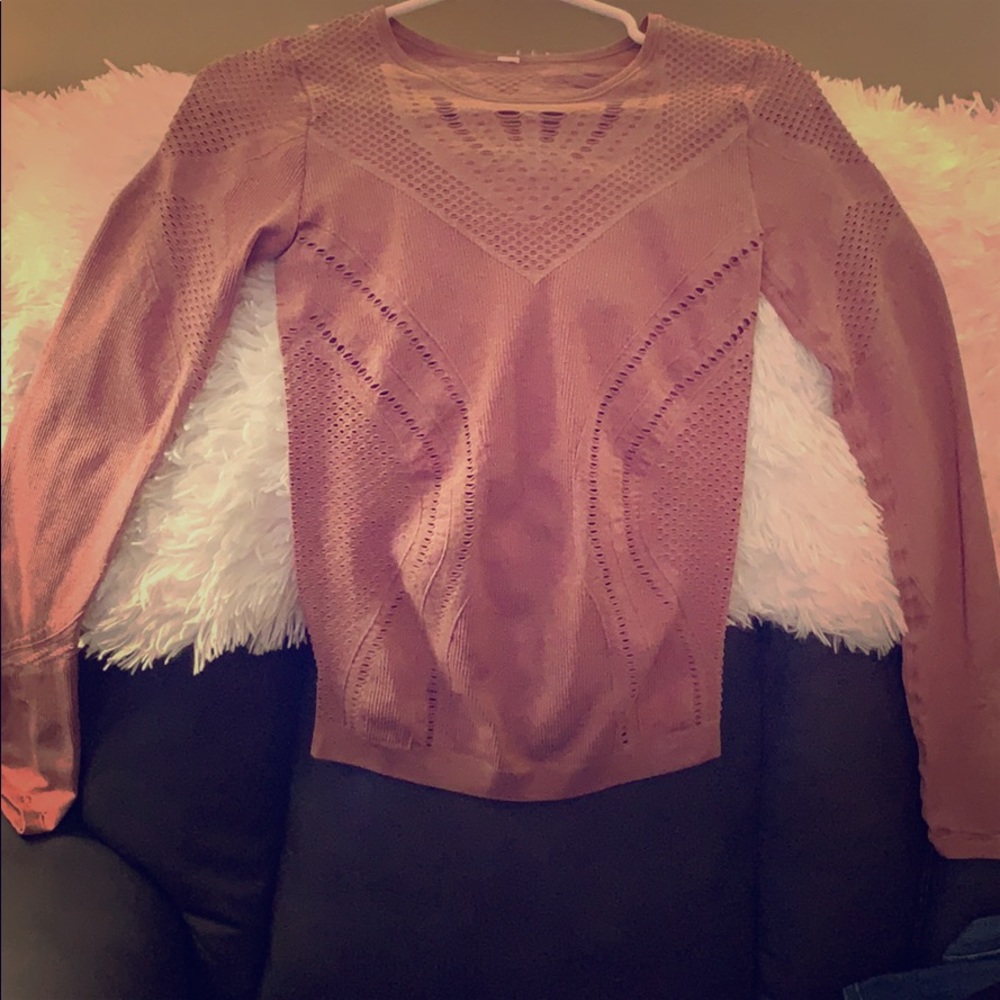 Alo workout top in light pink